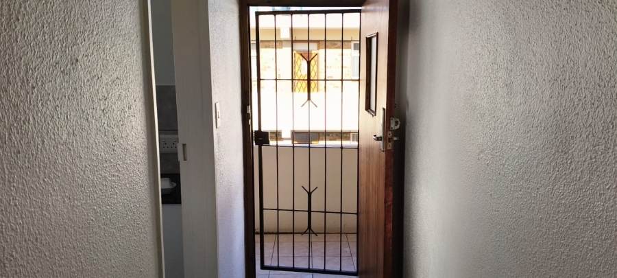 To Let 1 Bedroom Property for Rent in Strand South Western Cape